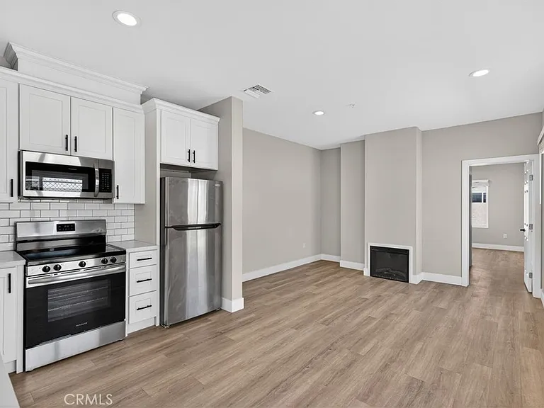 8412 Burnet Ave — Photo 11