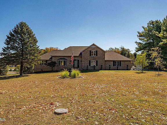3rd image of 473 Canterbury Dr