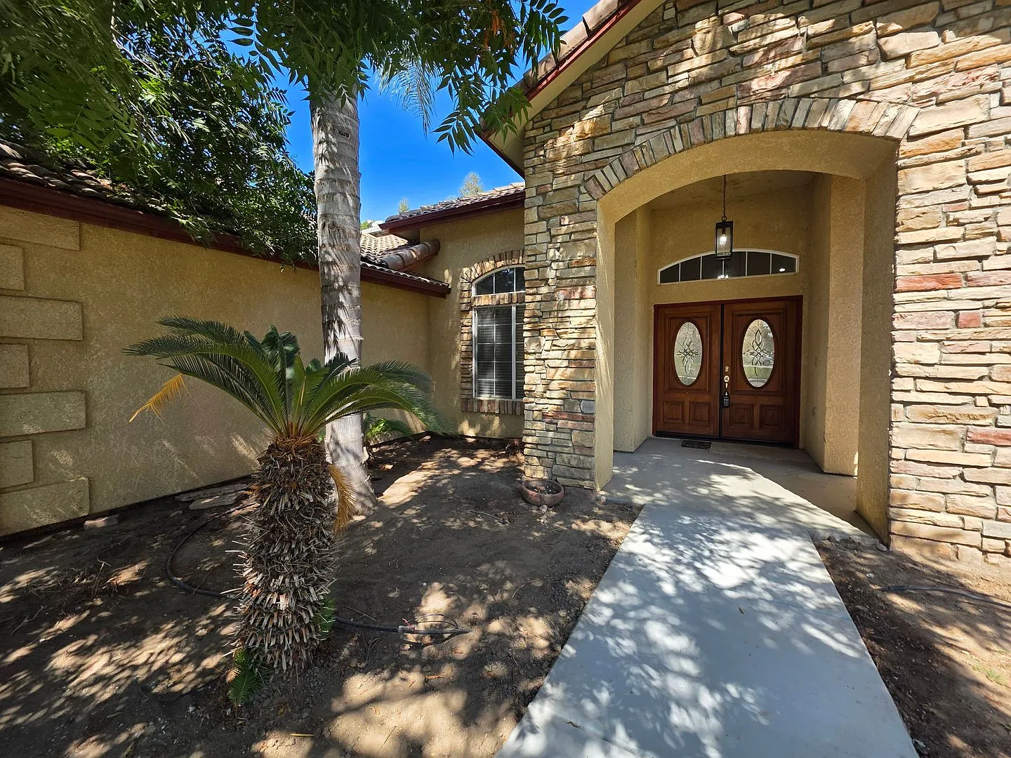 3 bedroom 2 bathroom in a desirable SE Visalia neighborhood! — Photo 3