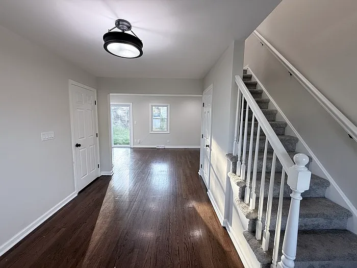 40 Eisenhower Dr — Photo 10