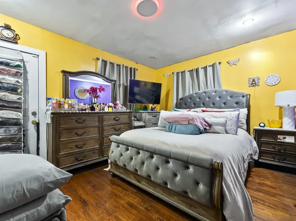 1048 East 94th Street image 9 of 23