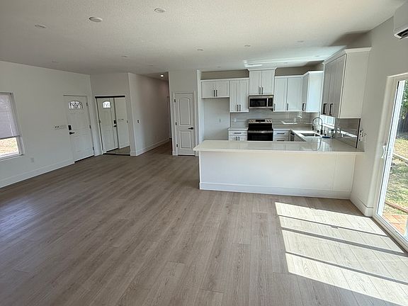 4th image of 8520 Sunrise Ave