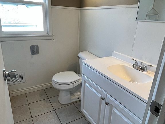 3rd image of 217 W Cass St #2W