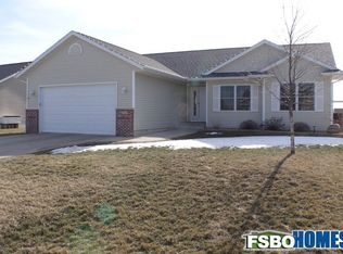 131 Pleasant Creek Dr, Palo, IA