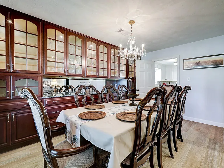 2824 E Palm Cir — Photo 9