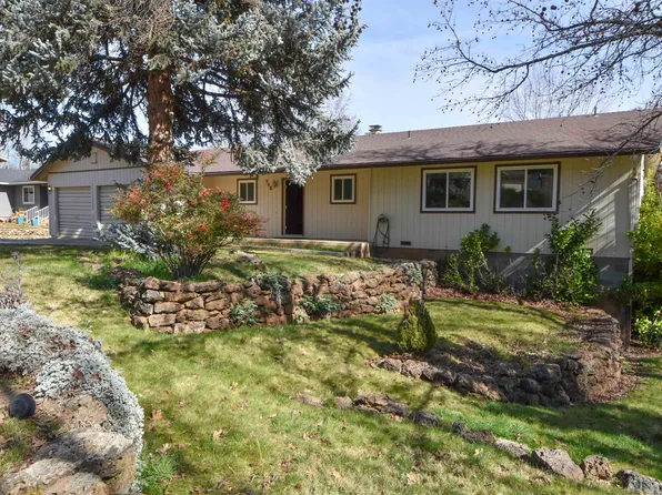 748 Meadowlark Ln, Yreka, CA 96097