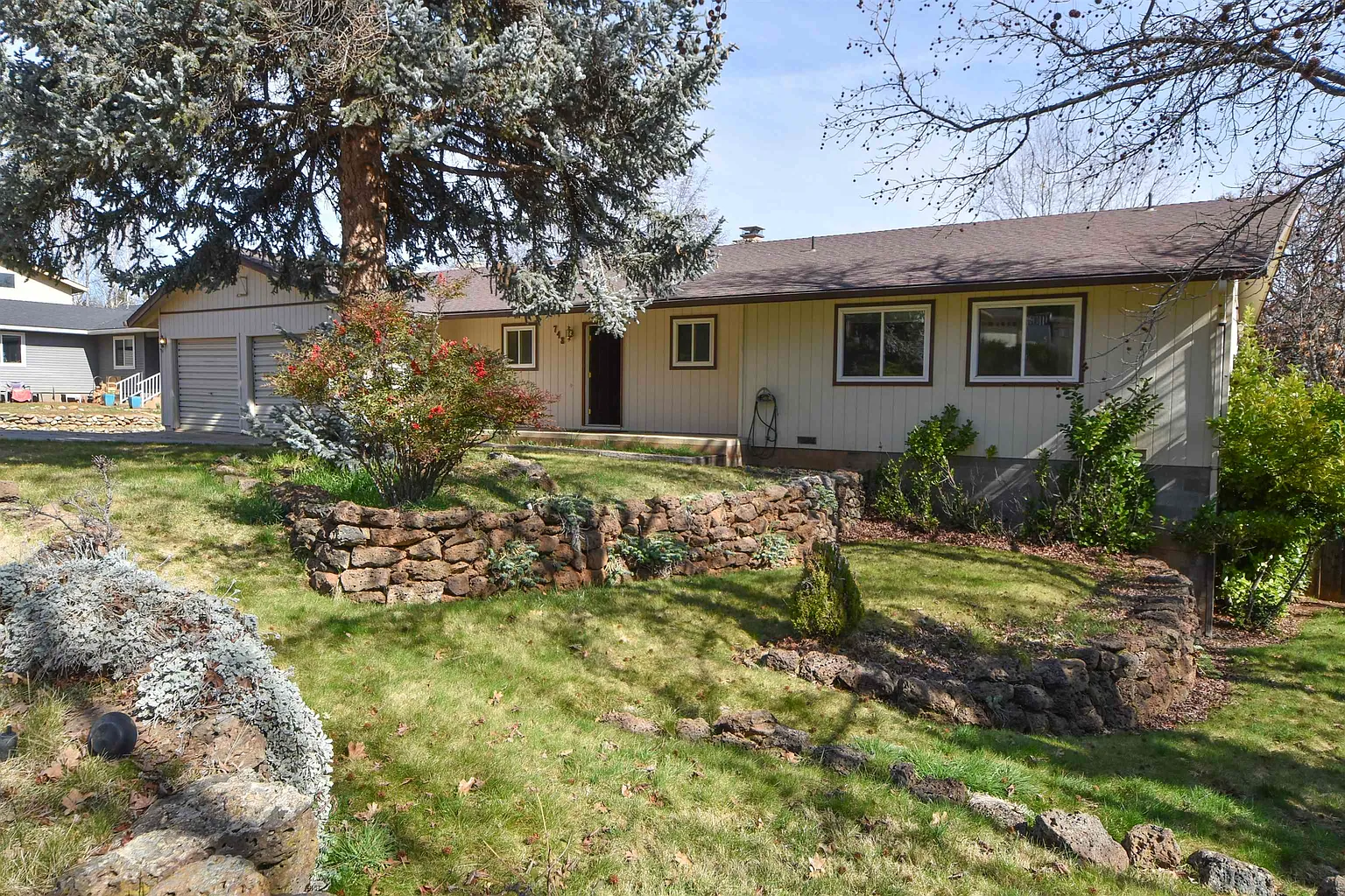 748 Meadowlark Ln photo 1