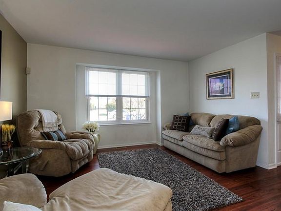 5th image of 24 Wellspring Dr