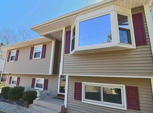 65 Sutton Park Rd, Poughkeepsie, NY 12603