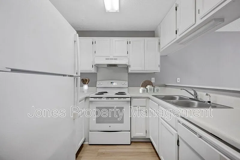 1 bed, 1.0 bath, 648 sqft, $995 — Photo 4