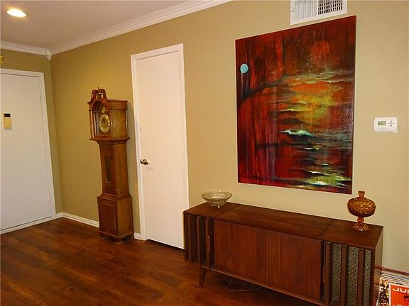 2nd image of 1401 Forest Edge Dr APT 23
