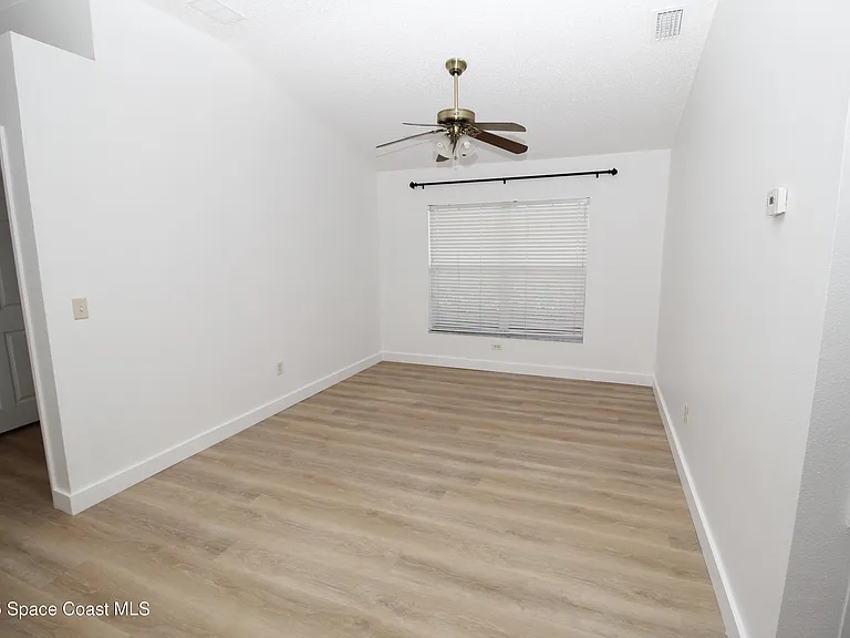 2440 Bridgeport Cir — Photo 2