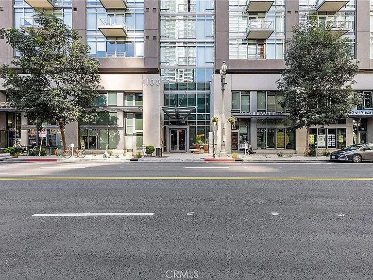 1100 S Hope St #1104 — Photo 31