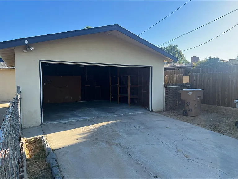 4013 University Ave — Photo 2