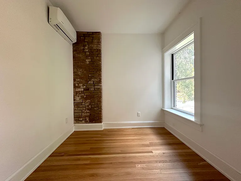 140 3rd St #3 — Photo 11