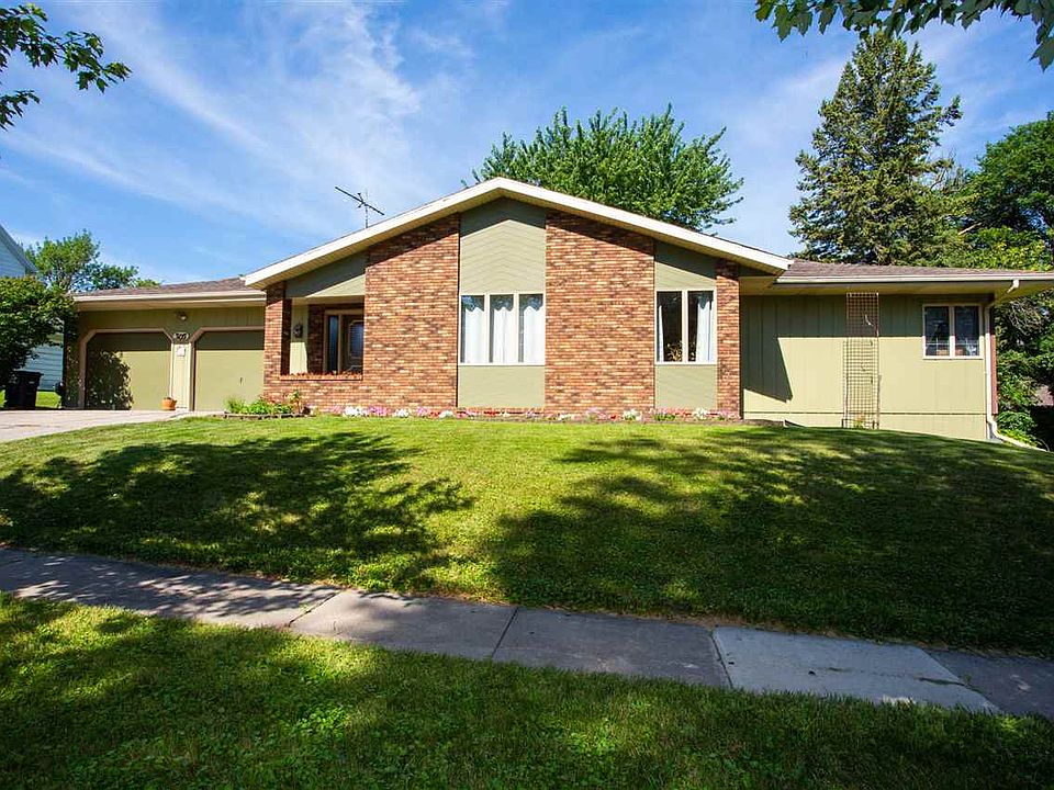 1st image of 305 5th St