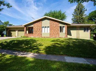 305 5th St, Parkersburg, IA 50665