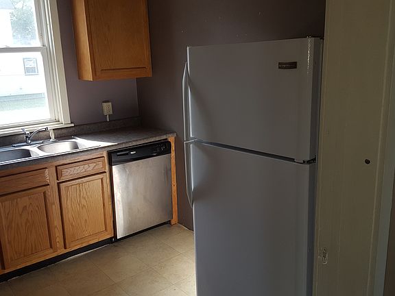 901 Kitchen2
