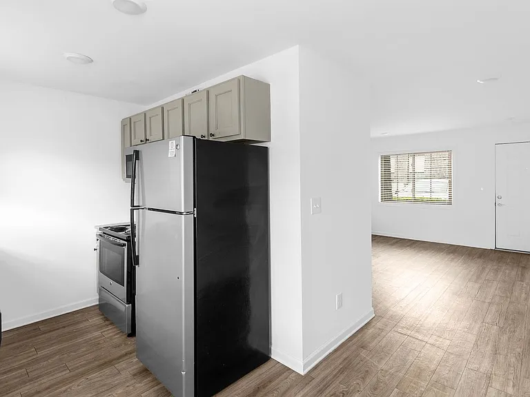 Linridge Apartments — Photo 12