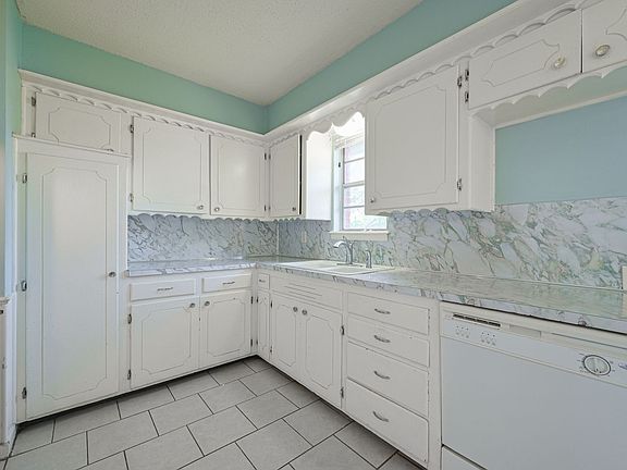 5th image of 404 NW 57th St