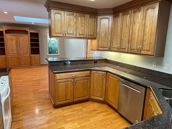 4th image of 1660 Kamsack Dr