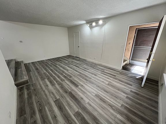 2nd image of 859 S Shenandoah St APT 3