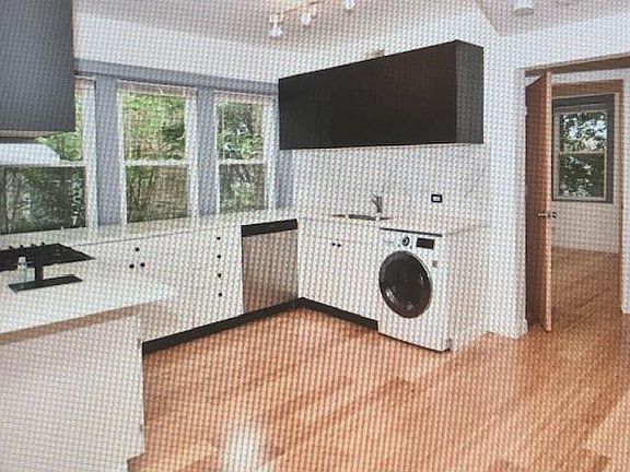 2nd image of 1128 Darrow Ave #2