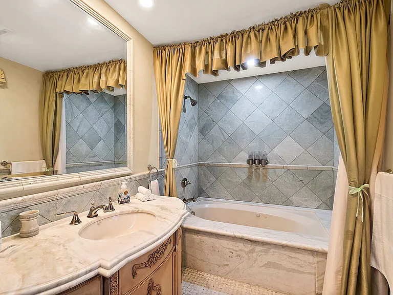 6138 Maryland Dr — Photo 16