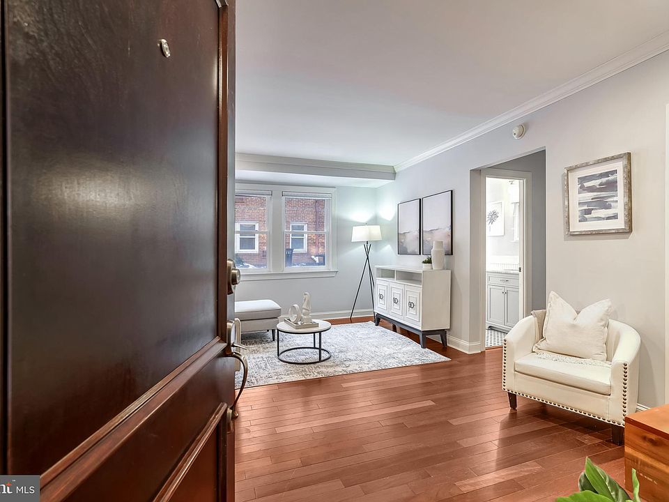 1st image of 906 S Washington St APT 110