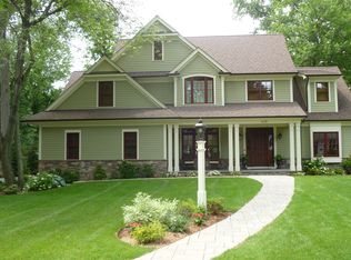 429 Caldwell Dr, Wyckoff, NJ 07481