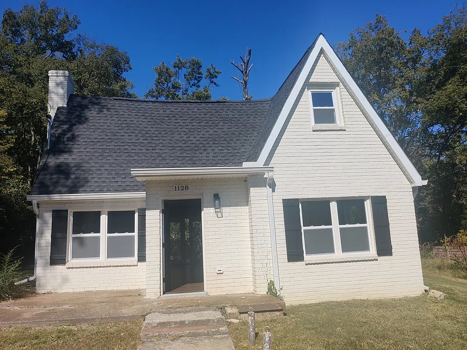 1128 Peter Pan St