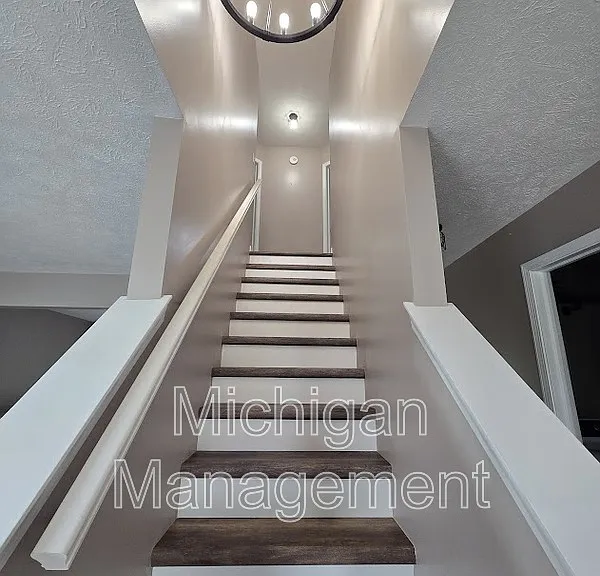 684 Glenlivet St — Photo 7