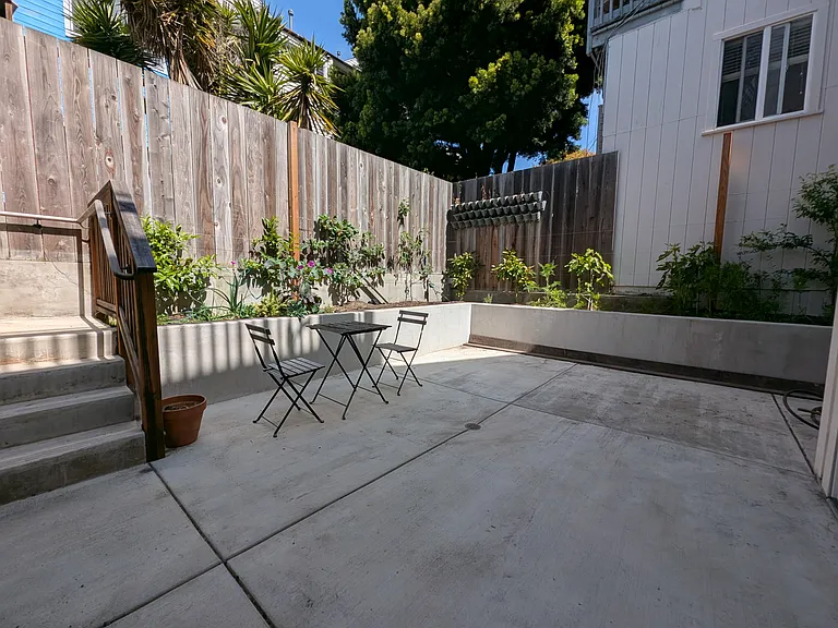 154 Tiffany Ave — Photo 10