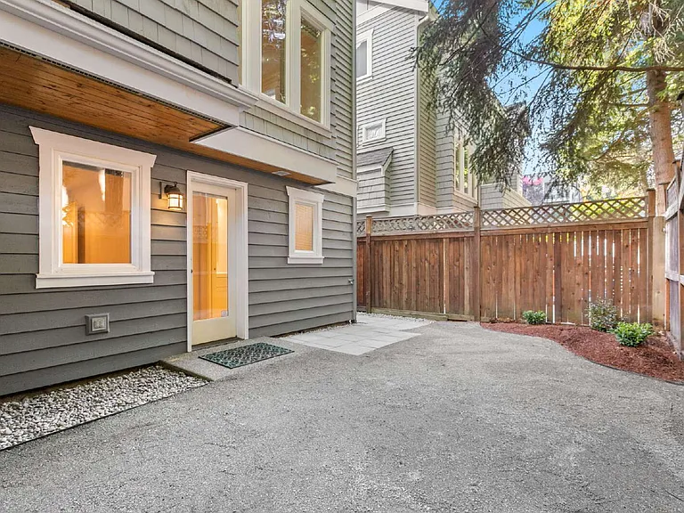 1133 10th Ave E #A — Photo 38