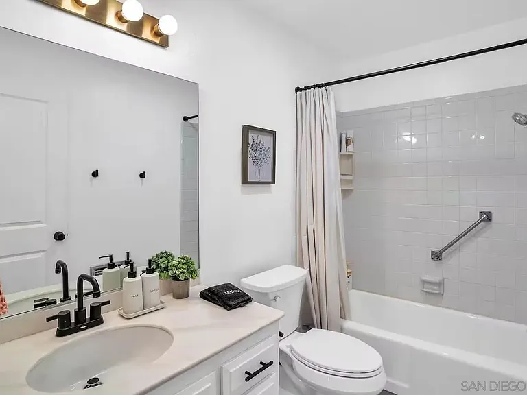 3550 Laketree Dr — Photo 29