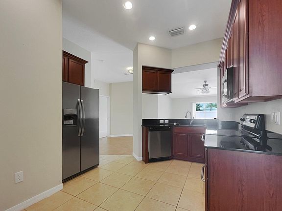 3rd image of 248 Wisteria Dr