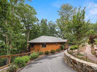 8 Mayflower Dr, Asheville, NC 28804