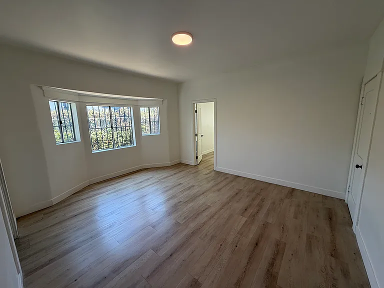 2139 Venice Blvd — Photo 9