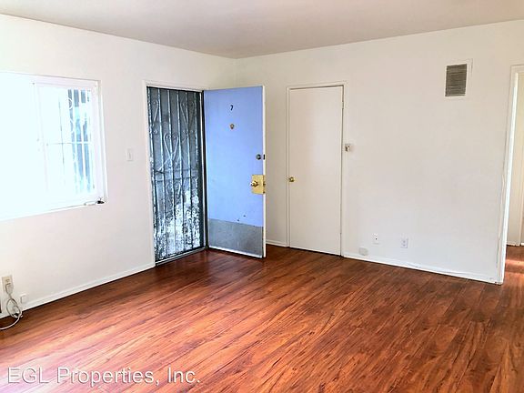 2nd image of 752 S Wilton Pl APT 07