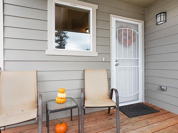 3rd image of 2211 SE Upchurch Way