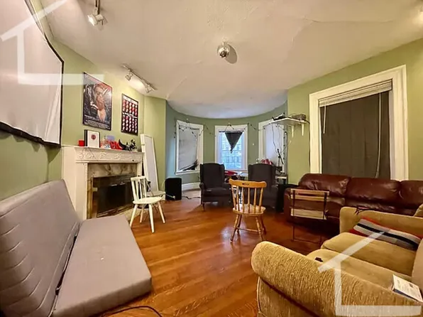 186 Naples Rd, Brookline, MA