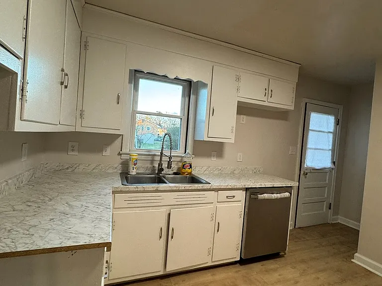 707 Crystal Dr — Photo 5
