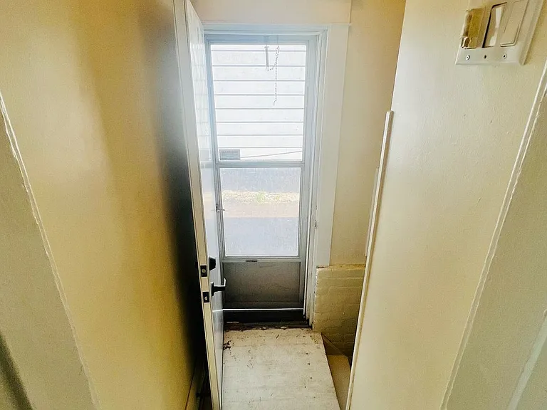 346 Wharncliffe Rd S — Photo 18