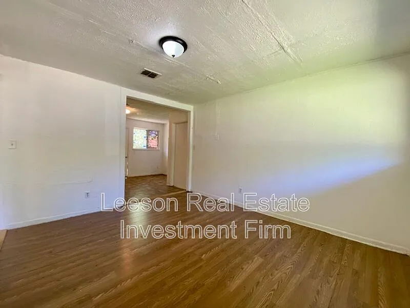 Building Photo - 323 W 83rd St