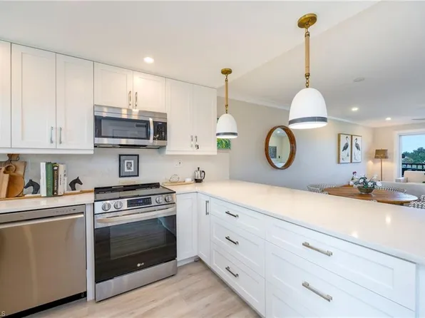 29 High Point CIR E #403, NAPLES, FL 34103