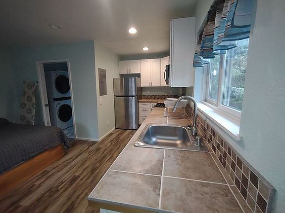 4th image of 186 Ocean Blvd