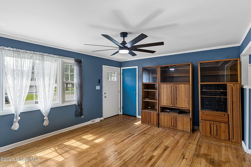4th image of 225 Mercer Avenue