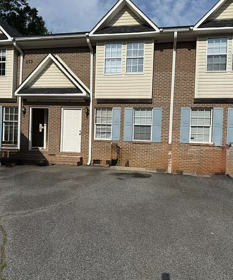 173 Victoria Ct #A — Photo 1
