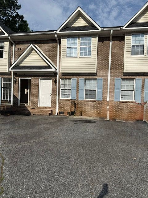 1st image of 173 Victoria Ct #A