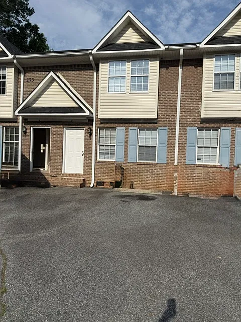 170 Victoria Ct #B